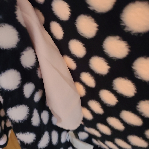 NWT Kate Spade Black and Pink Polka dot Robe in Size Medium - Picture 8 of 9